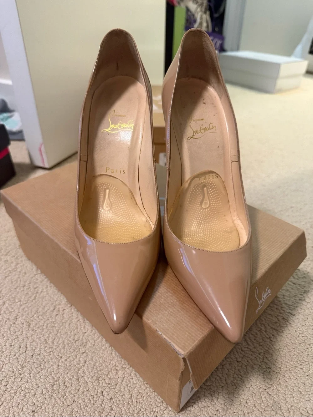 Christian Louboutin Décolleté Nude Patent Pigalle 100 Pumps - Nude